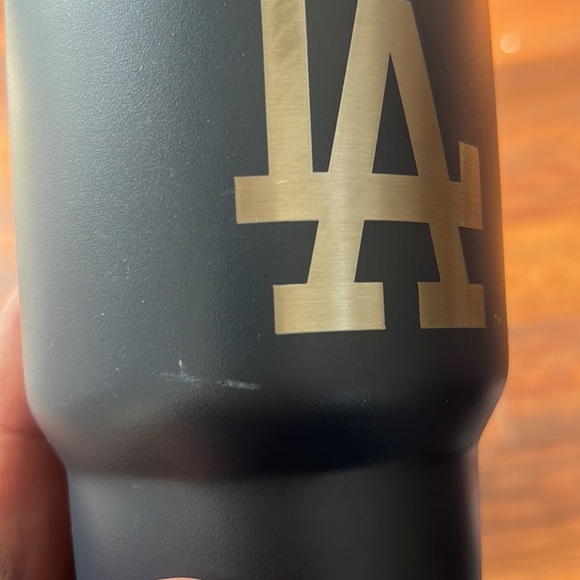 New LA dodgers yeti missing lid, small blemish - Picture 2 of 3